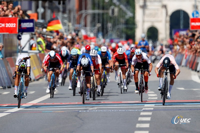 European Championships Munich 2022 - 2022 UEC Road Elite European Championships - Women's Road Race - 21/08/2022 - Lorena Wiebes (NED) - Elisa Balsamo (ITA) - Rachele Barbieri (ITA) - photo Ivan Benedetto/UEC/SprintCyclingAgency?2022